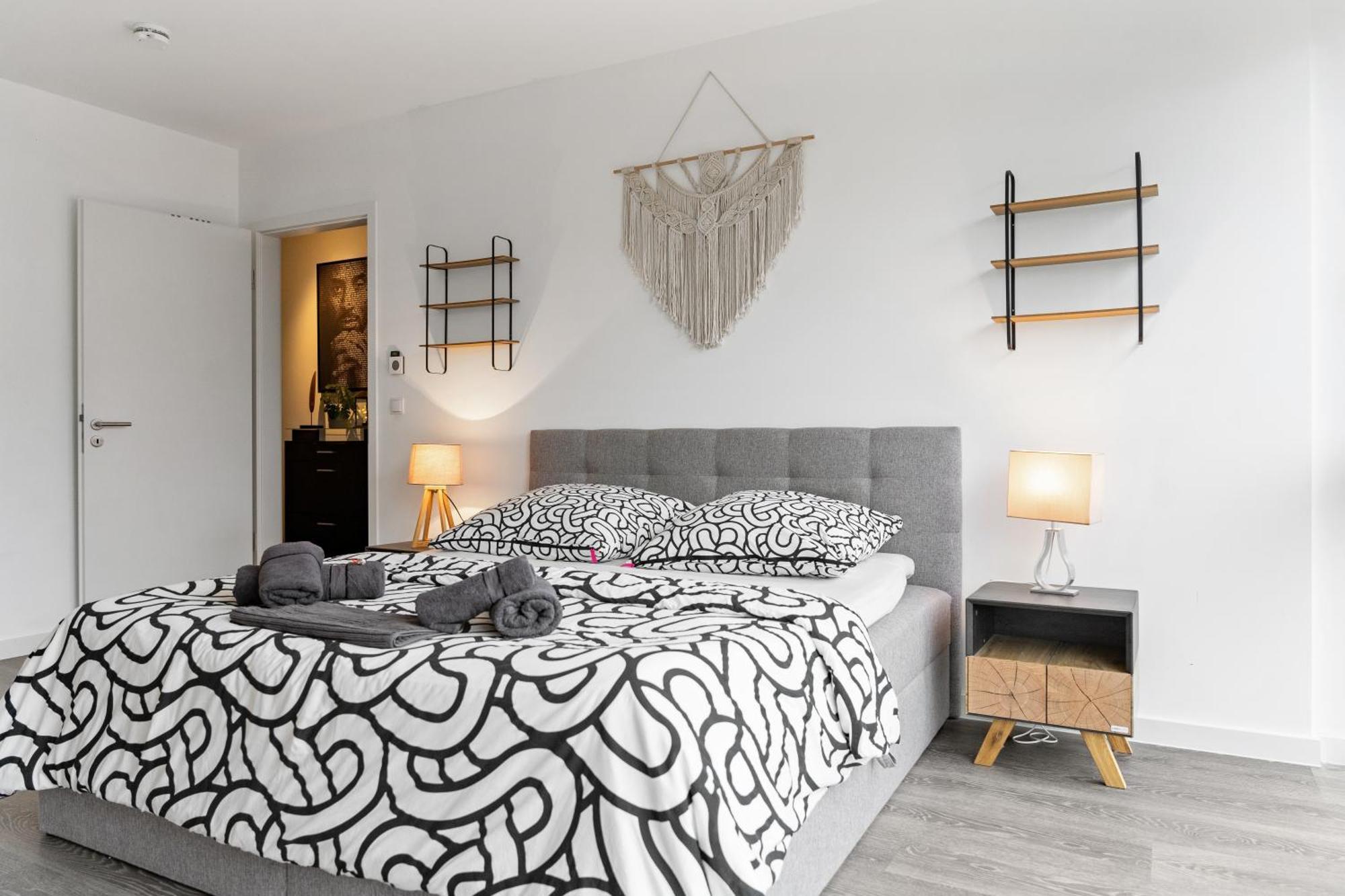 Modern Style Business Suite - Office - Kitchen - Balcony Херцогенаурах Экстерьер фото