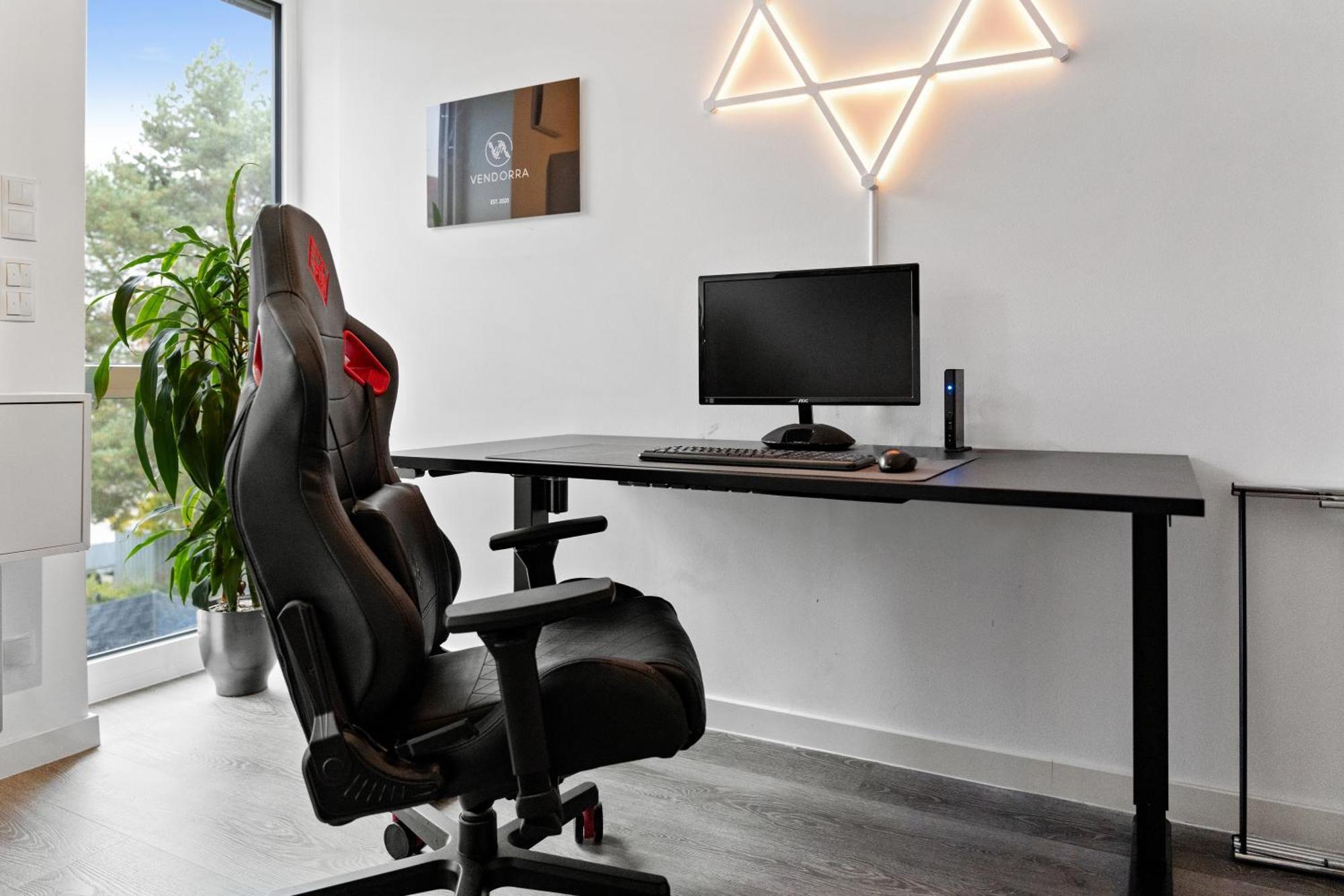 Modern Style Business Suite - Office - Kitchen - Balcony Херцогенаурах Экстерьер фото