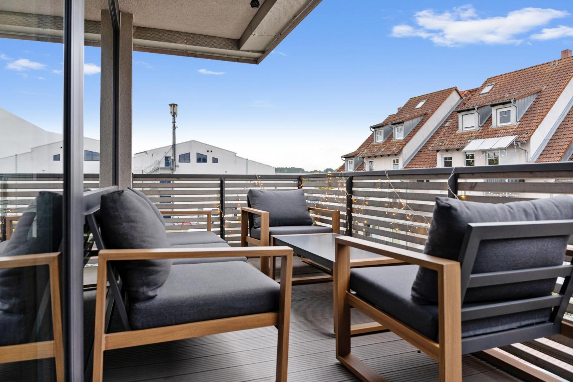 Modern Style Business Suite - Office - Kitchen - Balcony Херцогенаурах Экстерьер фото